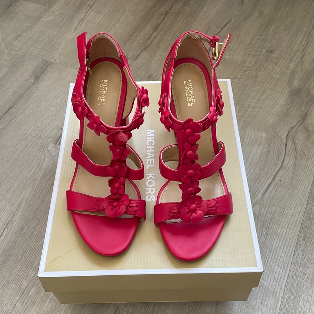 Used Michael Kors Flora platform Heels, Fuchsia Pink. Sz10. Price $50